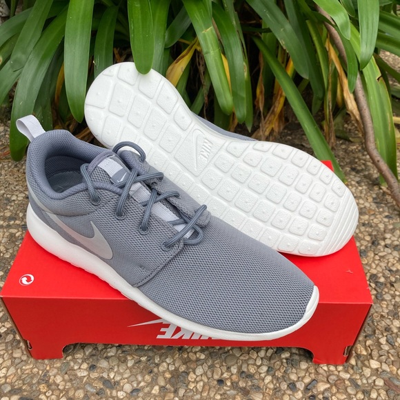 Nike Roshe One - Picture 2 of 4